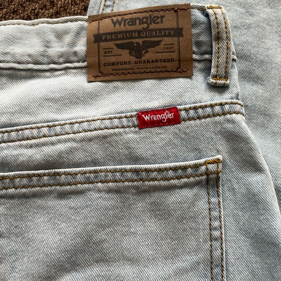 NWT! Boy’s Wrangler Loose Jeans - Picture 5 of 5